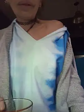 Snapshot of FrozenWaffle chatting on 05-17-26, 04:07 FrozenWaffle online show from 05-17-26, 04:07