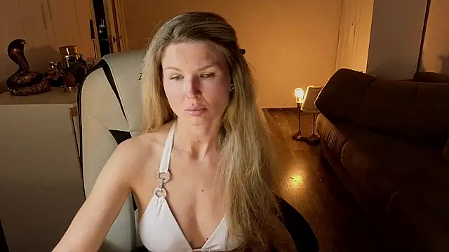 Snapshot of AngelMiaM chatting on 05-24-26, 06:30 AngelMiaM online show from 05-24-26, 06:30