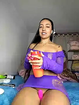 Snapshot of amycute_ chatting on 02-03-25, 02:14 amycute online show from 02-03-25, 02:14