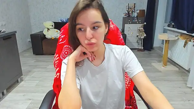 Snapshot of c_arina_x chatting on 12-16-24, 05:33 c arina x online show from 12-16-24, 05:33