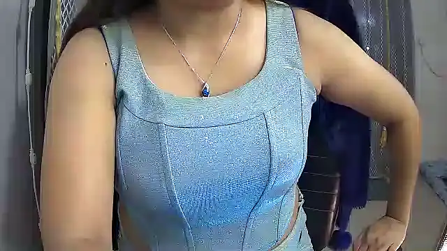 Snapshot of avav_love chatting on 02-17-25, 03:33 avav love online show from 02-17-25, 03:33
