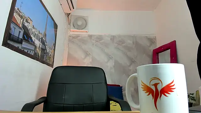 Snapshot of Lunastar02 chatting on 03-26-26, 02:04 Lunastar02 online show from 03-26-26, 02:04