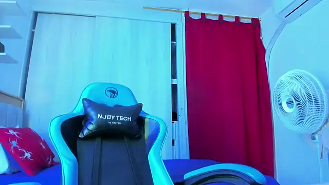 Lunastar02 online show from 11-08-25, 02:42