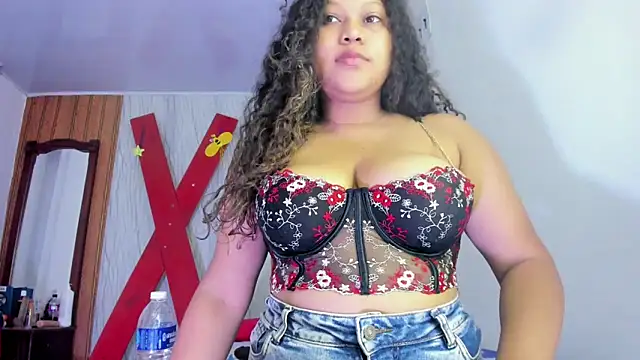 Lunastar02 online show from 04-26-26, 01:52