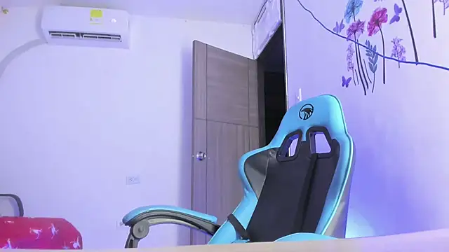 Snapshot of Lunastar02 chatting on 03-14-26, 04:07 Lunastar02 online show from 03-14-26, 04:07