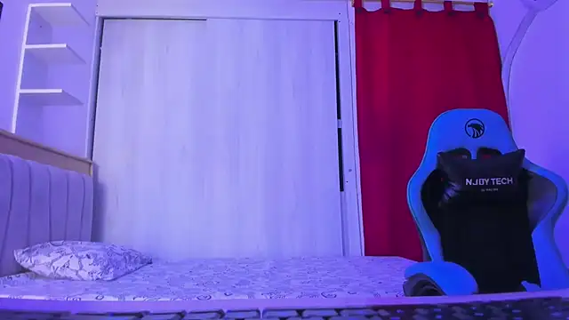 Lunastar02 online show from 01-18-26, 02:09