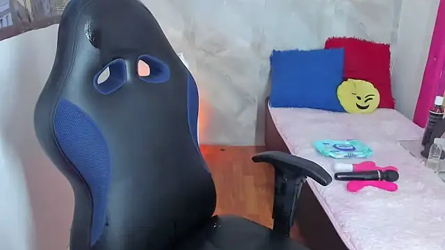 Snapshot of Lunastar02 chatting on 03-14-26, 04:24 Lunastar02 online show from 03-14-26, 04:24