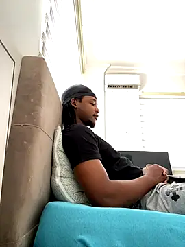 Snapshot of finefinance chatting on 10-27-25, 06:25 finefinance online show from 10-27-25, 06:25