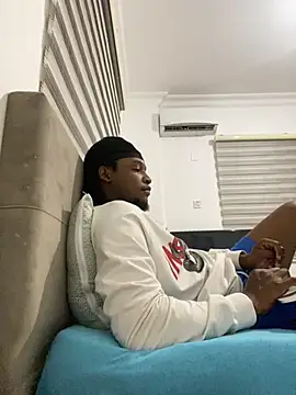 Snapshot of finefinance chatting on 10-16-25, 07:55 finefinance online show from 10-16-25, 07:55