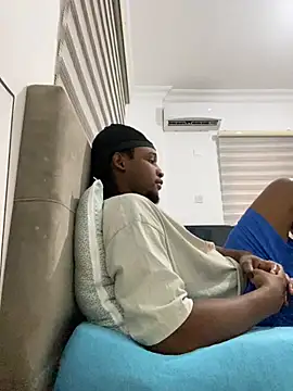 Snapshot of finefinance chatting on 10-11-25, 03:35 finefinance online show from 10-11-25, 03:35