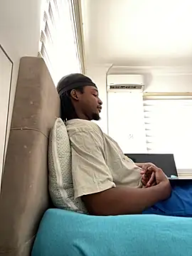 Snapshot of finefinance chatting on 10-28-25, 06:23 finefinance online show from 10-28-25, 06:23