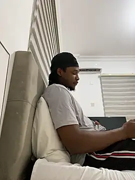 Snapshot of finefinance chatting on 10-09-25, 07:47 finefinance online show from 10-09-25, 07:47