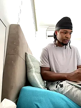 Snapshot of finefinance chatting on 10-26-25, 06:14 finefinance online show from 10-26-25, 06:14