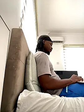 Snapshot of finefinance chatting on 11-10-25, 06:29 finefinance online show from 11-10-25, 06:29