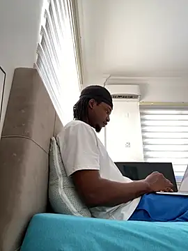 Snapshot of finefinance chatting on 10-18-25, 05:42 finefinance online show from 10-18-25, 05:42