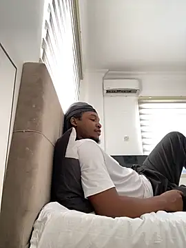 Snapshot of finefinance chatting on 10-31-25, 06:32 finefinance online show from 10-31-25, 06:32