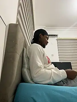 Snapshot of finefinance chatting on 10-22-25, 07:13 finefinance online show from 10-22-25, 07:13