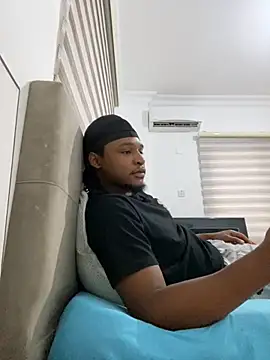 Snapshot of finefinance chatting on 10-23-25, 03:10 finefinance online show from 10-23-25, 03:10