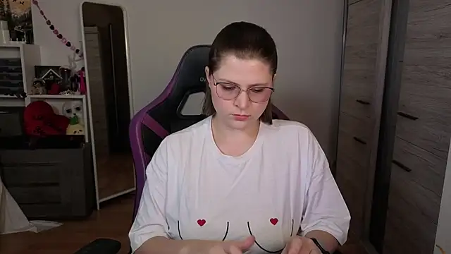 TinniAngel online show from 02-08-26, 05:54