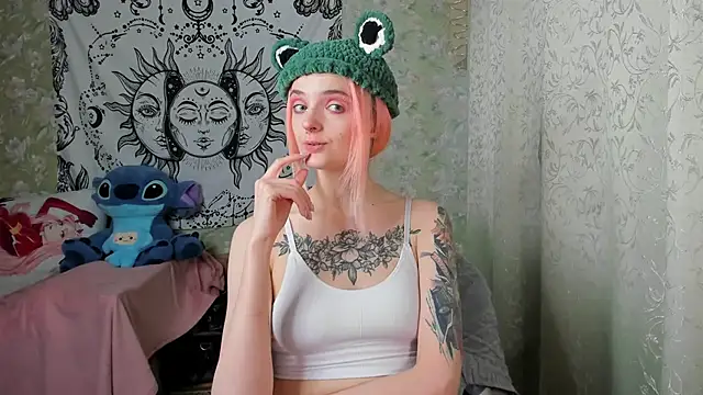 Snapshot of Cutie_Adelia chatting on 02-04-25, 10:43 Cutie Adelia online show from 02-04-25, 10:43
