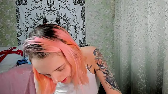 Snapshot of Cutie_Adelia chatting on 01-27-25, 04:01 Cutie Adelia online show from 01-27-25, 04:01