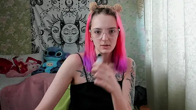 Snapshot of Cutie_Adelia chatting on 02-28-25, 07:37 Cutie Adelia online show from 02-28-25, 07:37