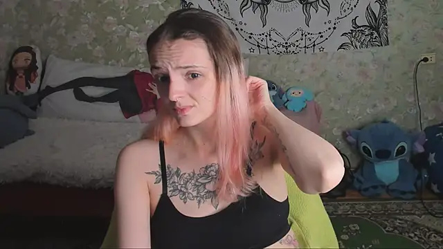 Snapshot of Cutie_Adelia chatting on 09-28-25, 10:00 Cutie Adelia online show from 09-28-25, 10:00