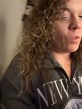 AuroraSummers online show from 11-14-25, 01:42