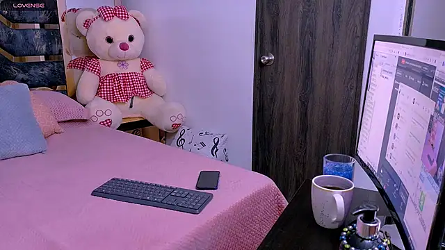 Snapshot of Tania_white89 chatting on 05-22-26, 02:26 Tania white89 online show from 05-22-26, 02:26