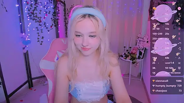 Snapshot of IrmaBell chatting on 02-21-25, 12:06 IrmaBell online show from 02-21-25, 12:06