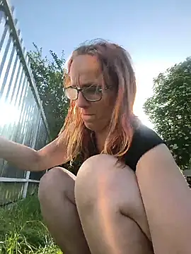 Snapshot of Dettybitch40 chatting on 05-24-26, 04:29 Dettybitch40 online show from 05-24-26, 04:29