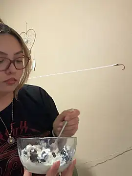 nativepumpkin95 online show from 02-25-25, 11:04