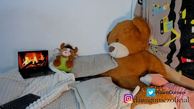 Snapshot of dani_rosee chatting on 07-14-26, 04:28 dani rosee online show from 07-14-26, 04:28