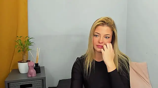 LilyBlondee online show from 12-08-24, 10:47