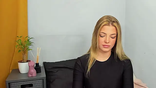 LilyBlondee online show from 12-08-24, 07:32