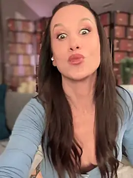 Fiona Kent  online show from 01-25-25, 03:40