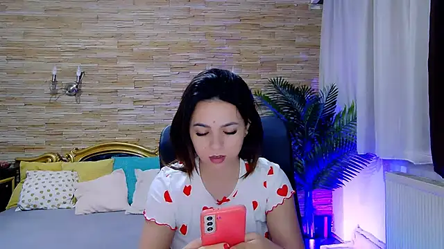Snapshot of PlayfulElla chatting on 02-21-25, 08:40 PlayfulElla online show from 02-21-25, 08:40