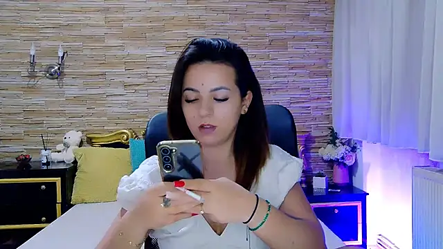 Snapshot of PlayfulElla chatting on 02-17-25, 03:11 PlayfulElla online show from 02-17-25, 03:11