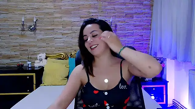 Snapshot of PlayfulElla chatting on 02-04-25, 12:44 PlayfulElla online show from 02-04-25, 12:44
