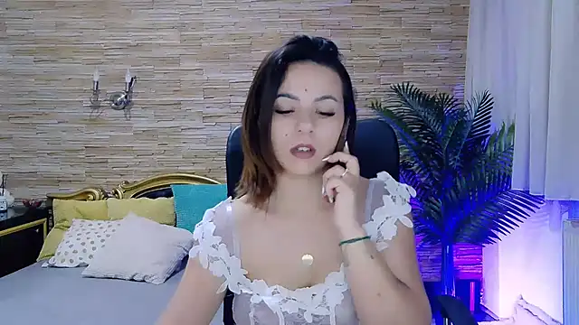 Snapshot of PlayfulElla chatting on 02-25-25, 10:04 PlayfulElla online show from 02-25-25, 10:04