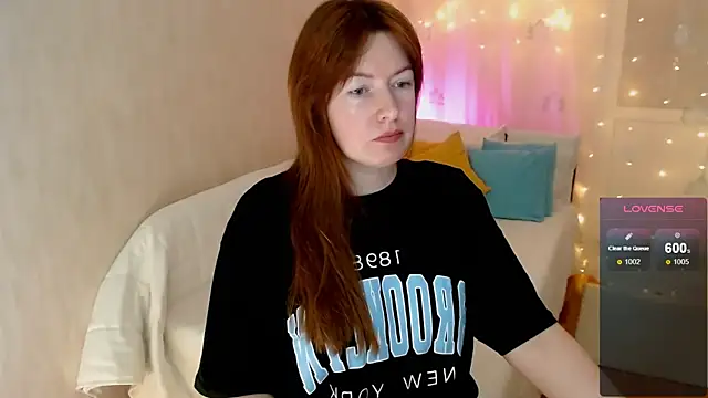 Snapshot of Kira_land chatting on 12-28-24, 04:30 Kira land online show from 12-28-24, 04:30