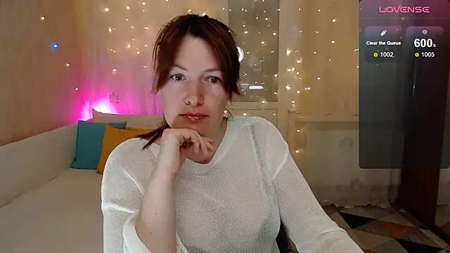 Snapshot of Kira_land chatting on 01-14-25, 06:07 Kira land online show from 01-14-25, 06:07