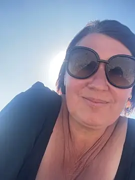 XLindaMilfX online show from 09-13-25, 12:27