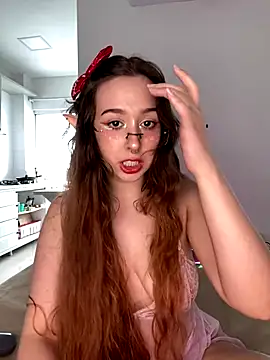 tsuki chan on online show from 12-16-25, 03:16