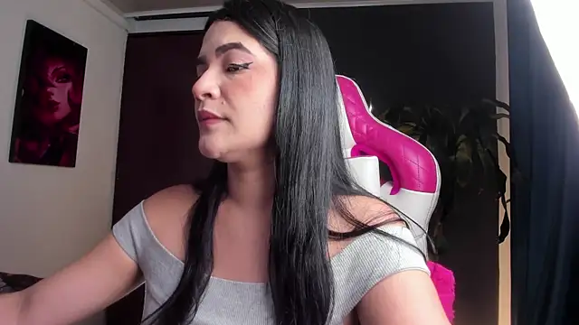 Snapshot of Emilyjhonson_01 chatting on 05-31-26, 04:24 Emilyjhonson 01 online show from 05-31-26, 04:24