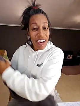 Snapshot of Goldenlace chatting on 03-20-25, 11:12 Goldenlace online show from 03-20-25, 11:12