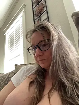 Vivian MayXxX online show from 03-13-26, 10:04