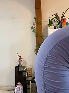 Snapshot of Daisy_Michto_Officiel chatting on 02-10-25, 04:47 Daisy Michto Officiel online show from 02-10-25, 04:47