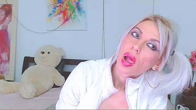 HoneyLara online show from 02-11-26, 07:47