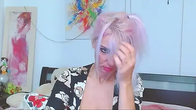 Snapshot of HoneyLara chatting on 10-11-25, 07:04 HoneyLara online show from 10-11-25, 07:04